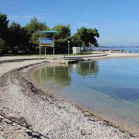 With Swimming Pool - 6128 זאדאר