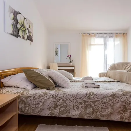 Apartment With Swimming Pool - 6128 Zadar