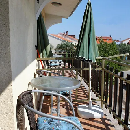 Apartment With Swimming Pool - 6128 Zadar